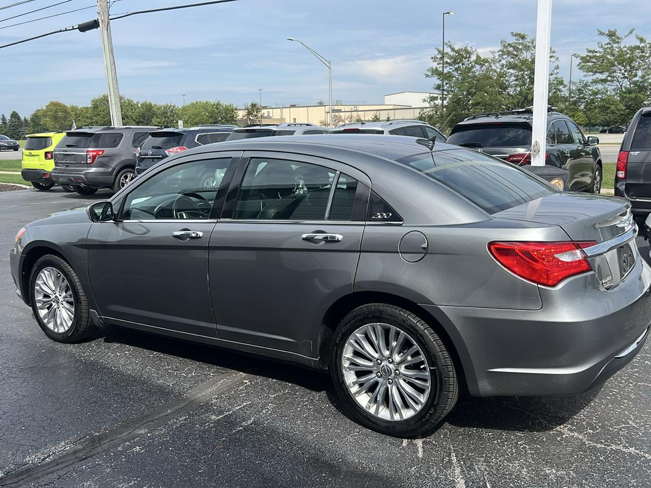 Chrysler 200 4dr Sdn Limited 2011