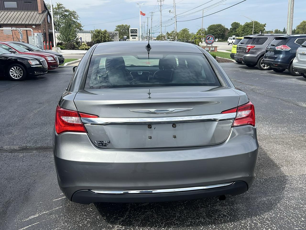 Chrysler 200 4dr Sdn Limited 2011