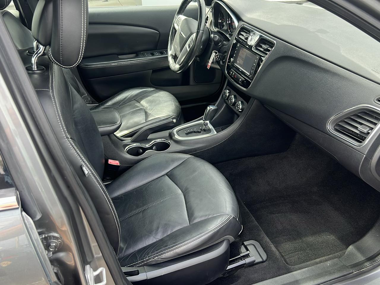Chrysler 200 4dr Sdn Limited 2011