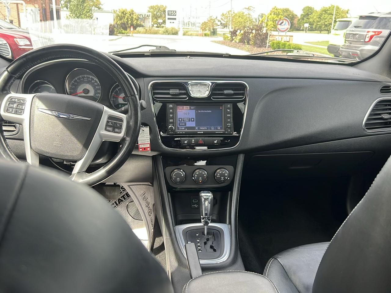 Chrysler 200 4dr Sdn Limited 2011