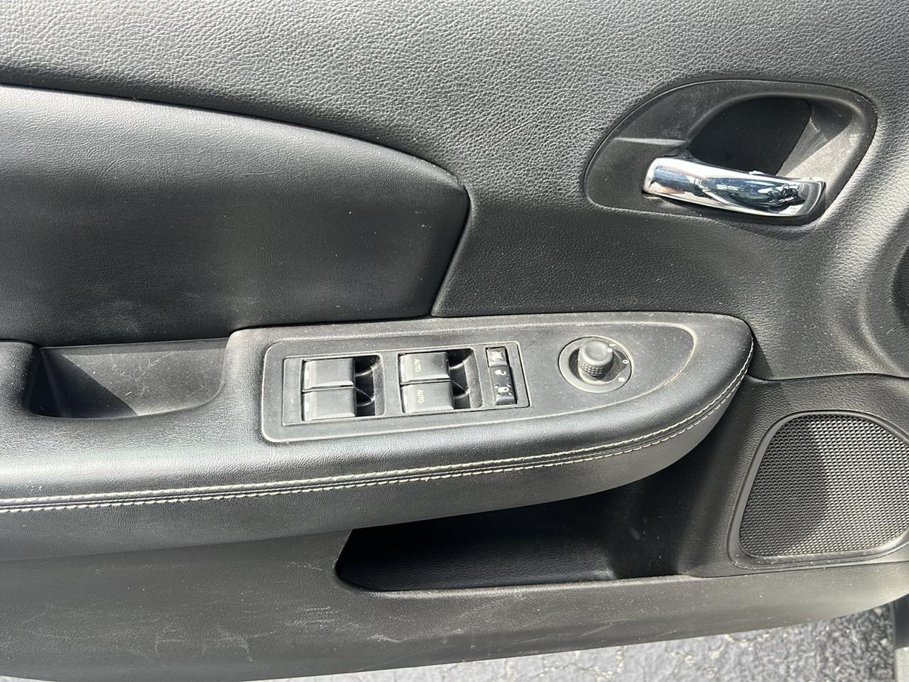 Chrysler 200 4dr Sdn Limited 2011