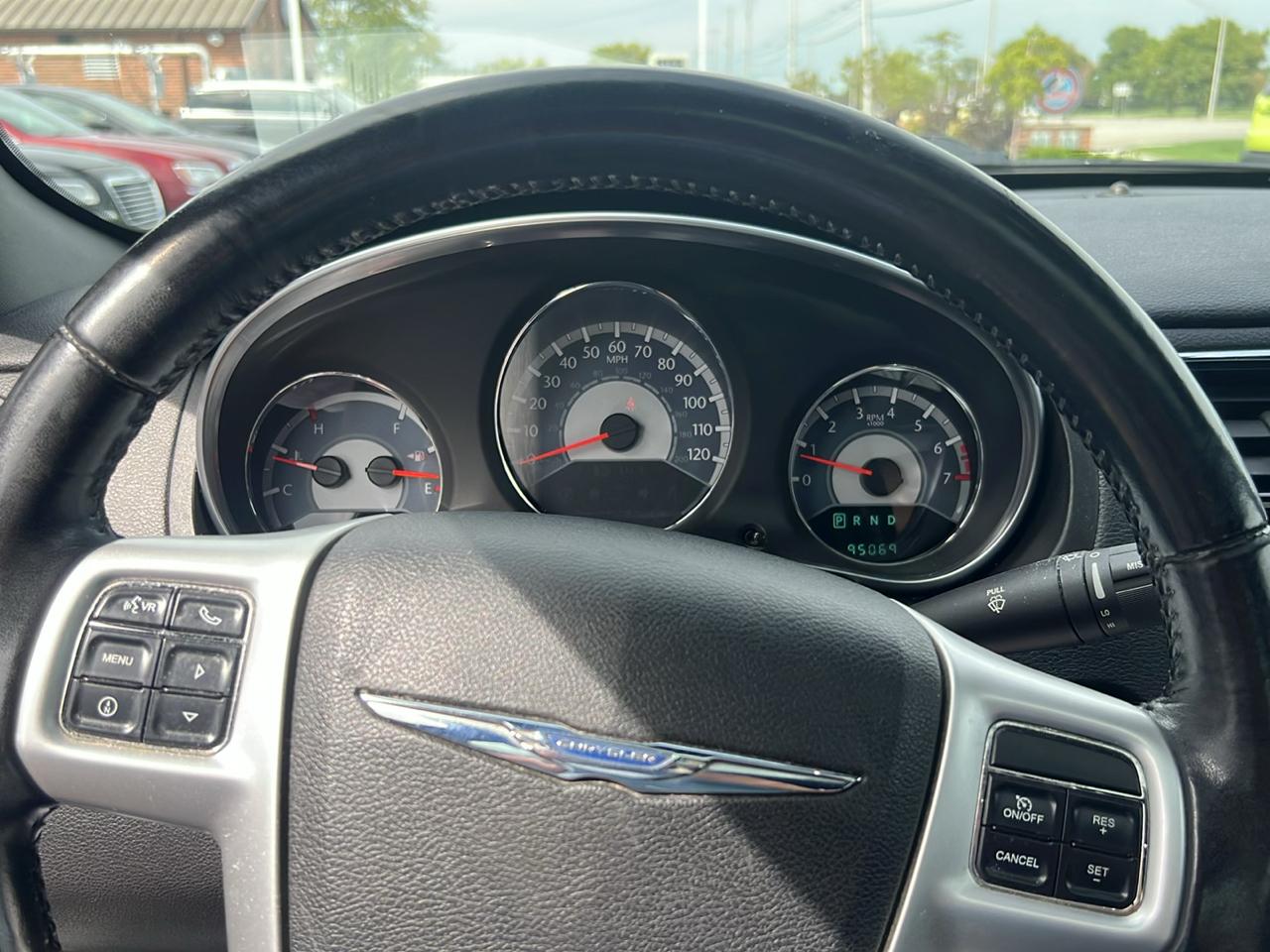 Chrysler 200 4dr Sdn Limited 2011