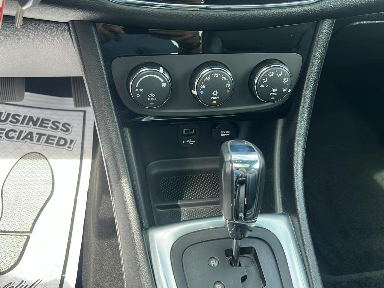 Chrysler 200 4dr Sdn Limited 2011