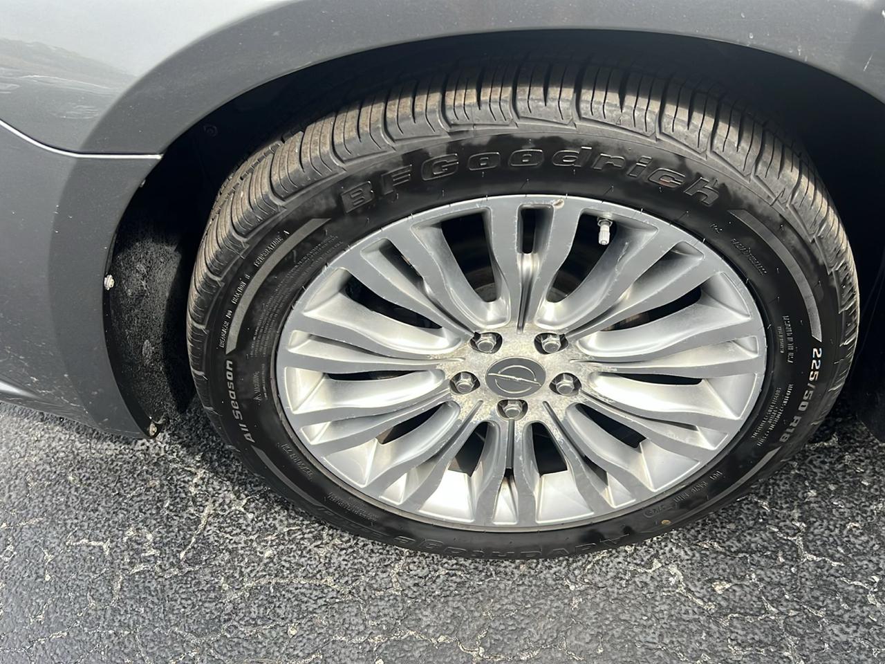 Chrysler 200 4dr Sdn Limited 2011