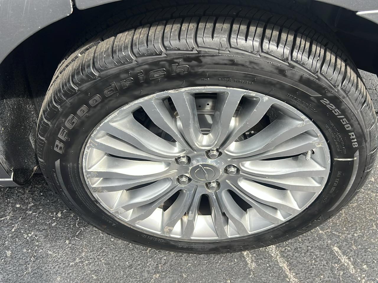 Chrysler 200 4dr Sdn Limited 2011