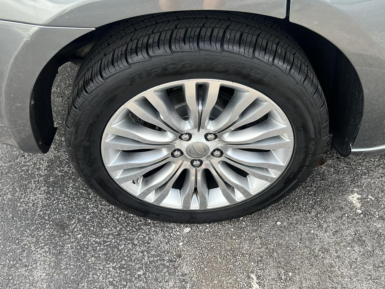 Chrysler 200 4dr Sdn Limited 2011