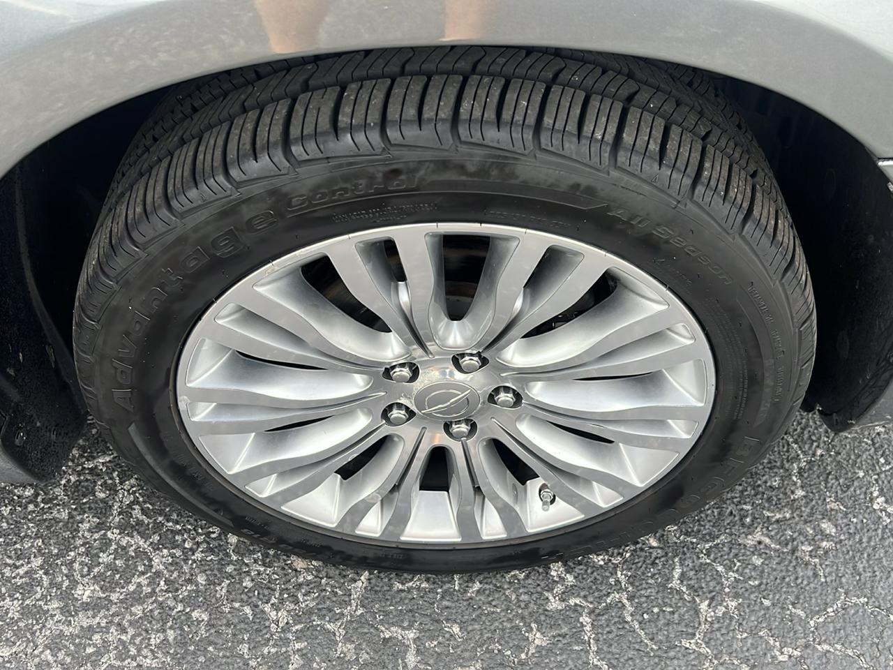 Chrysler 200 4dr Sdn Limited 2011