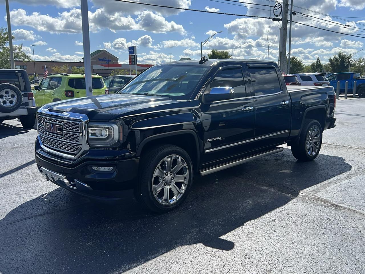 GMC Sierra 1500 4WD Crew Cab 143.5" Denali 2017