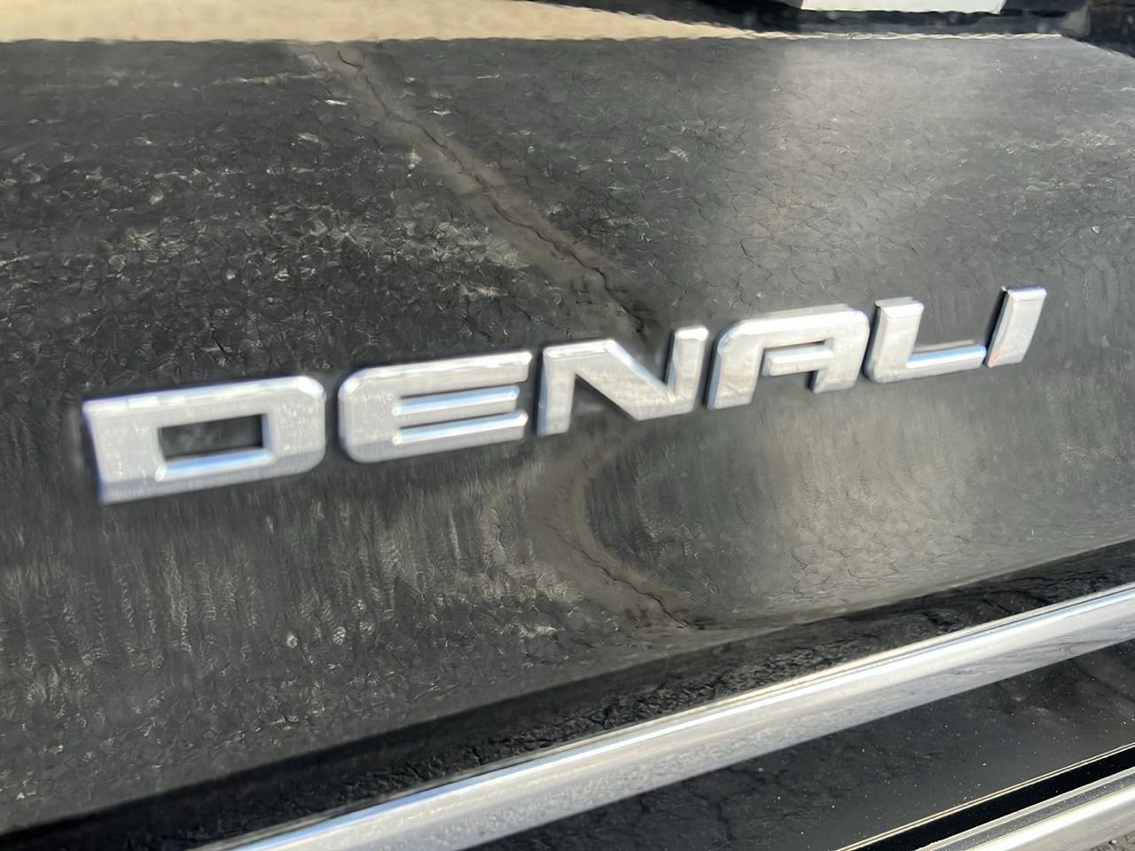 GMC Sierra 1500 4WD Crew Cab 143.5" Denali 2017