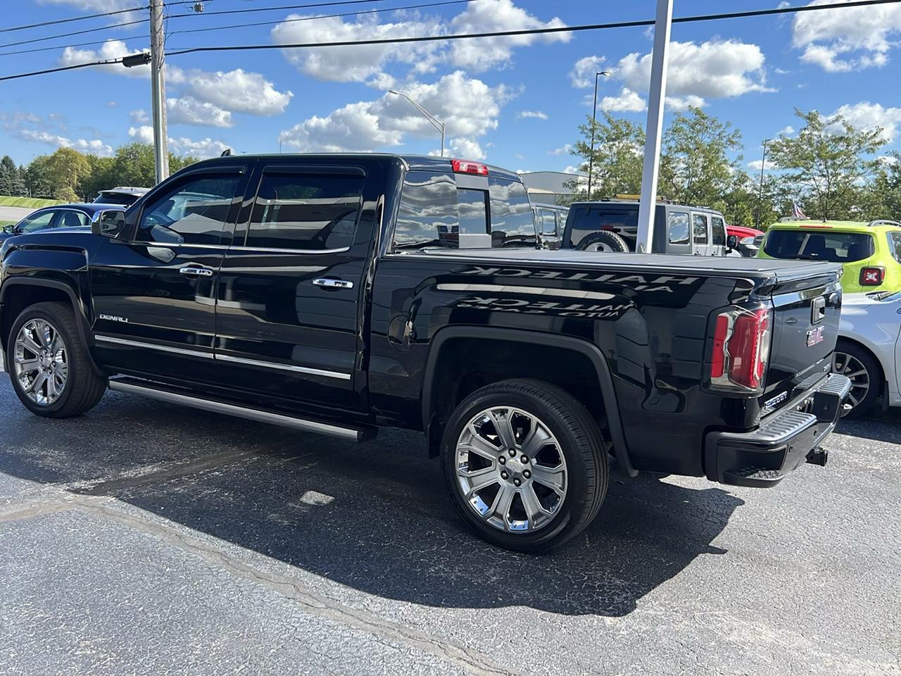 GMC Sierra 1500 4WD Crew Cab 143.5" Denali 2017