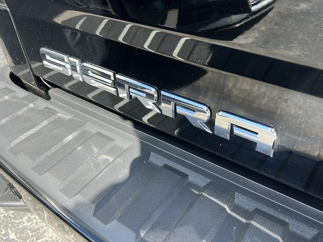 GMC Sierra 1500 4WD Crew Cab 143.5" Denali 2017
