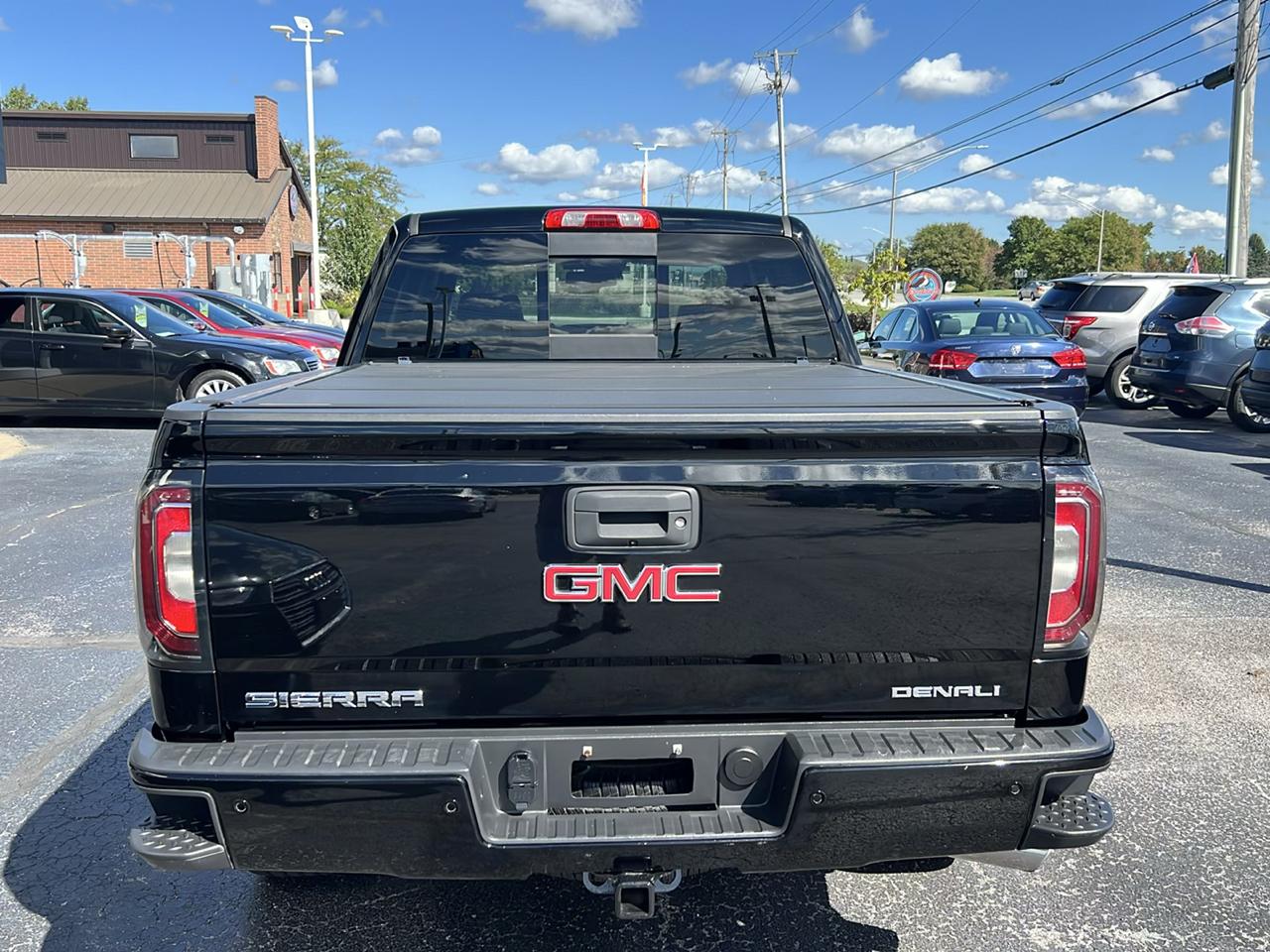 GMC Sierra 1500 4WD Crew Cab 143.5" Denali 2017