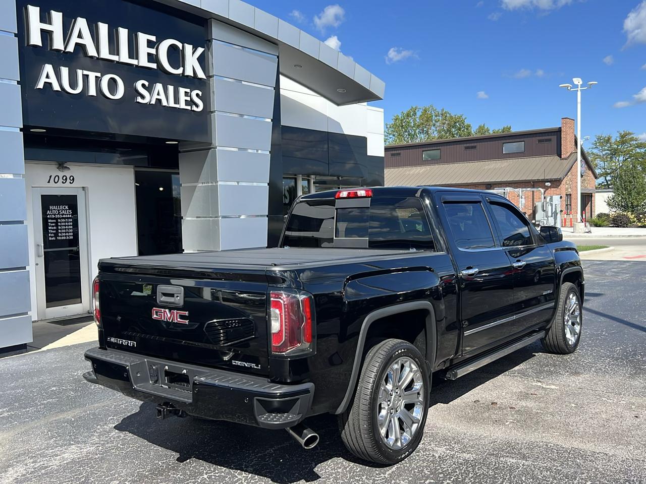 GMC Sierra 1500 4WD Crew Cab 143.5" Denali 2017