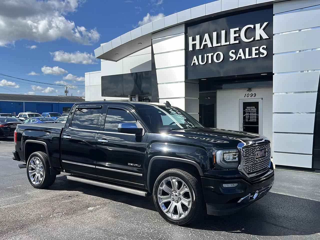 GMC Sierra 1500 4WD Crew Cab 143.5" Denali 2017