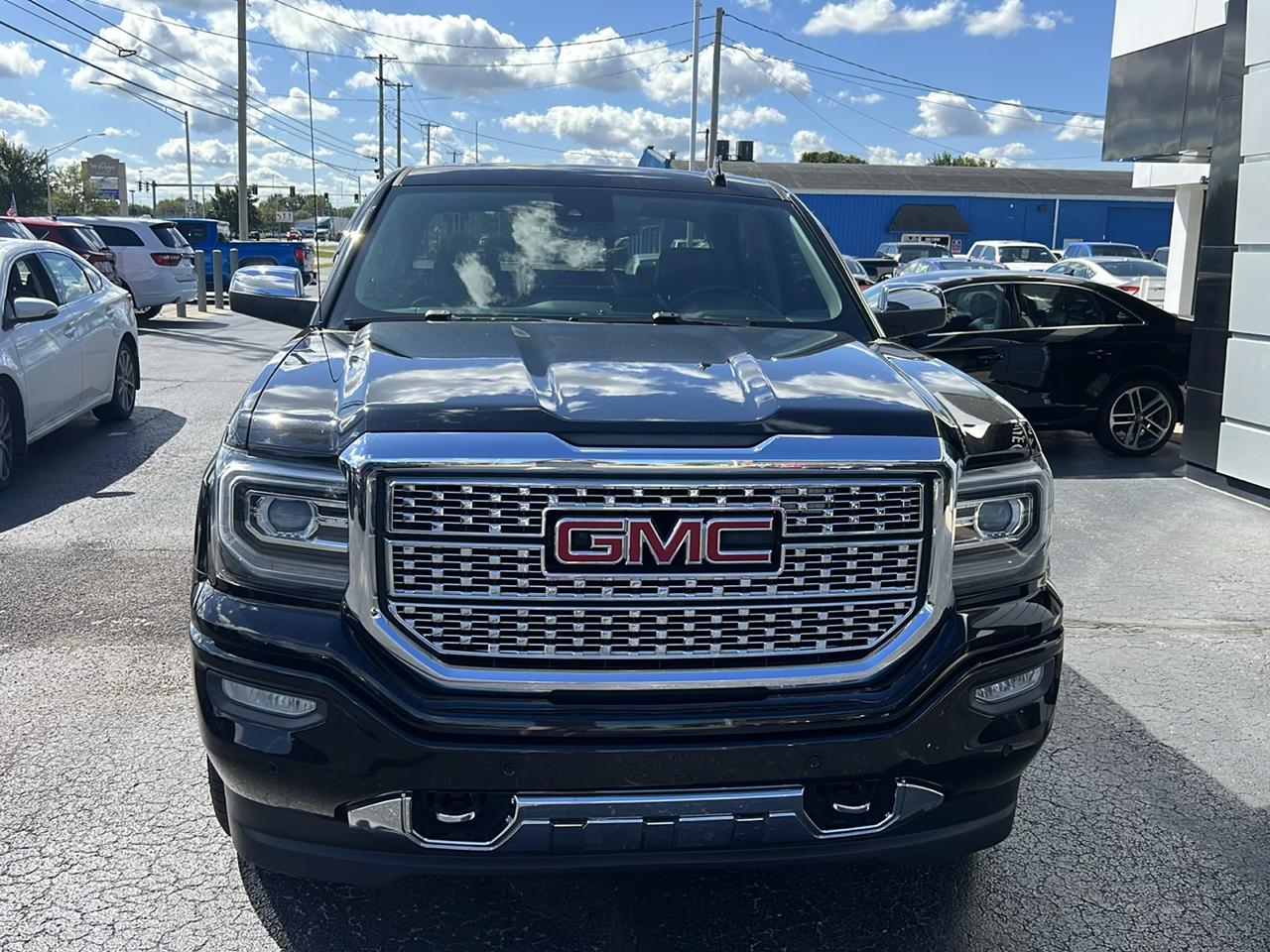 GMC Sierra 1500 4WD Crew Cab 143.5" Denali 2017