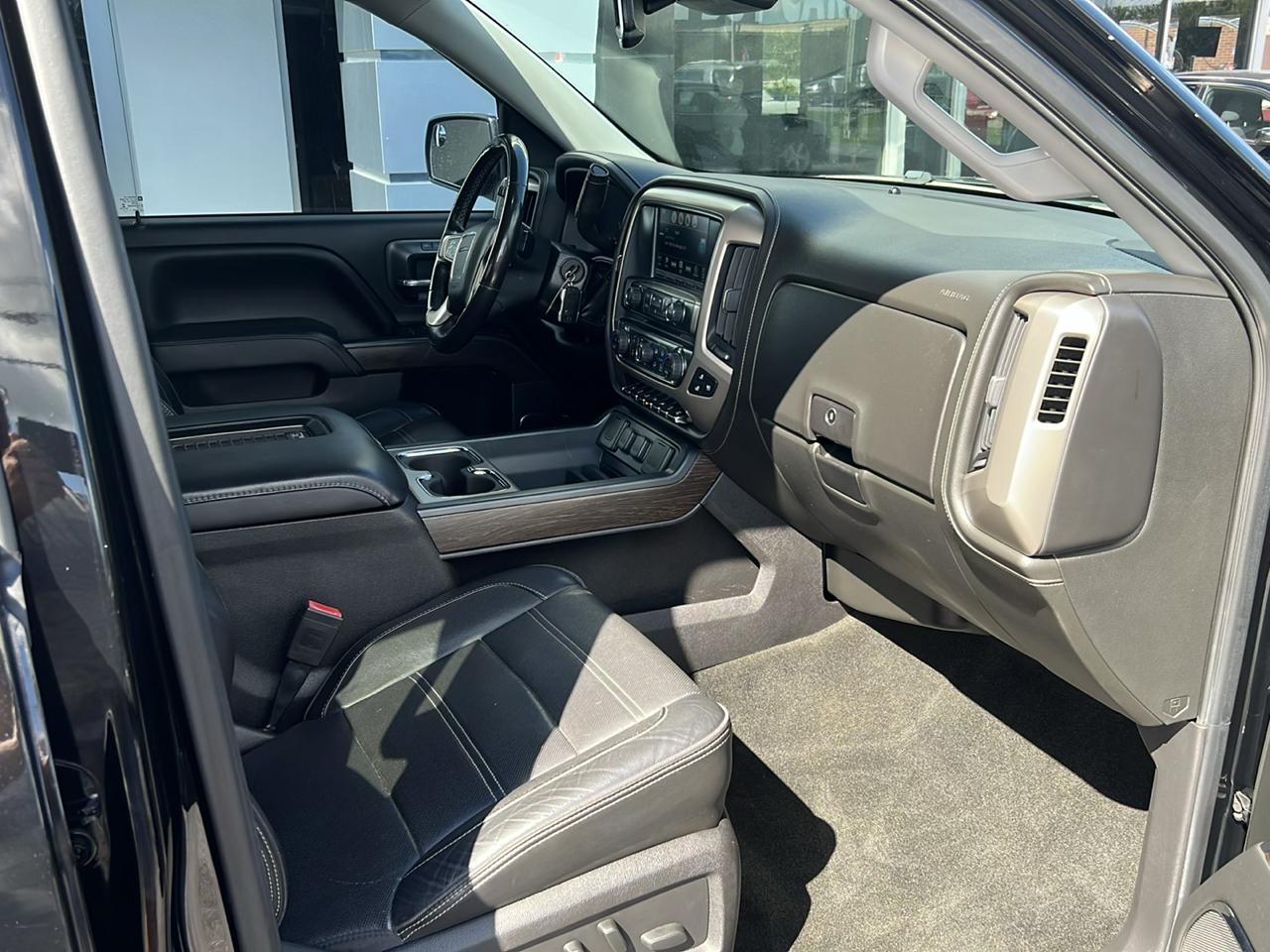 GMC Sierra 1500 4WD Crew Cab 143.5" Denali 2017