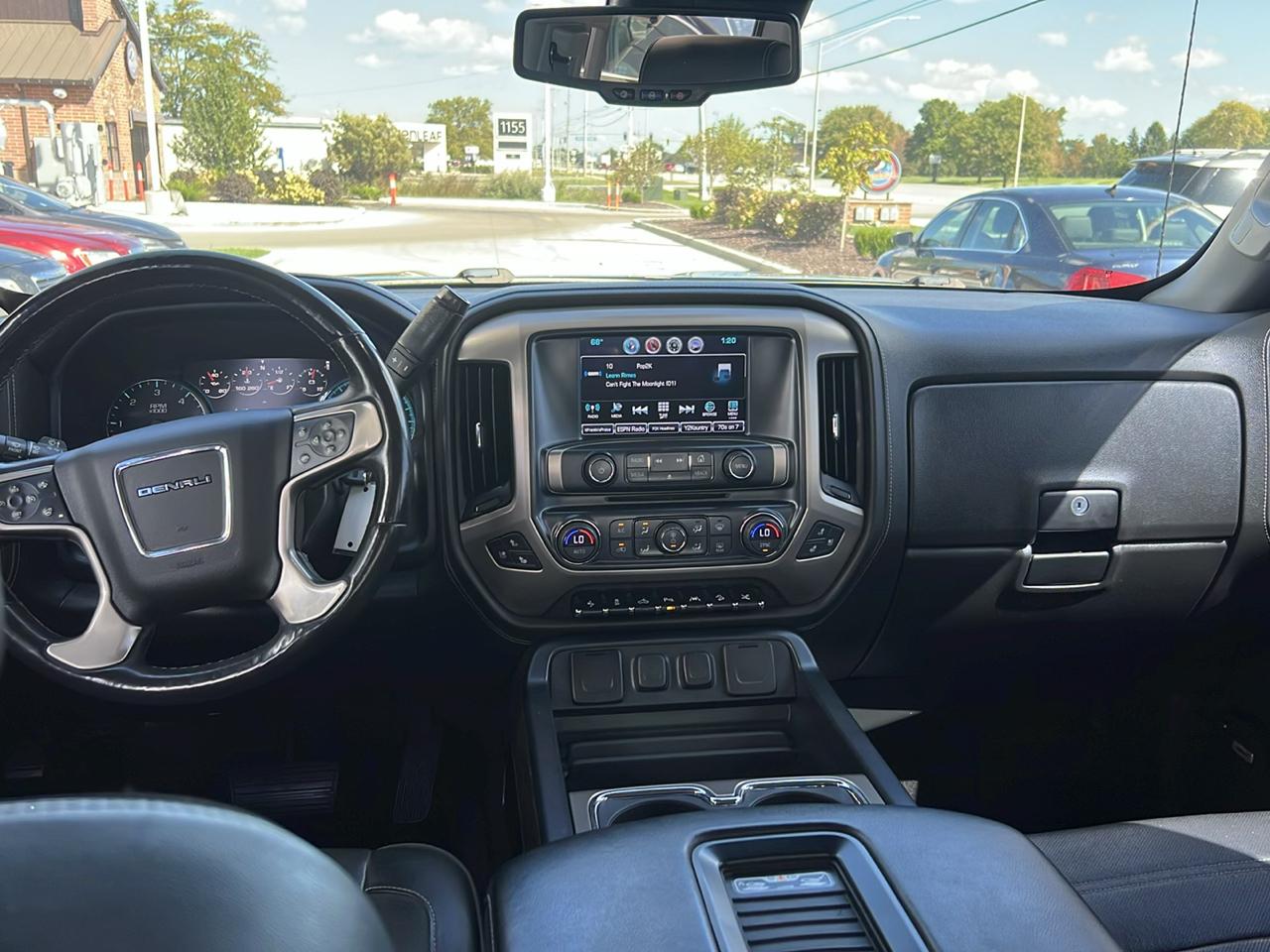 GMC Sierra 1500 4WD Crew Cab 143.5" Denali 2017