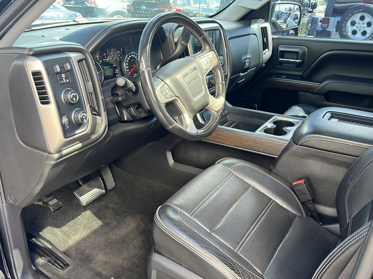 GMC Sierra 1500 4WD Crew Cab 143.5" Denali 2017