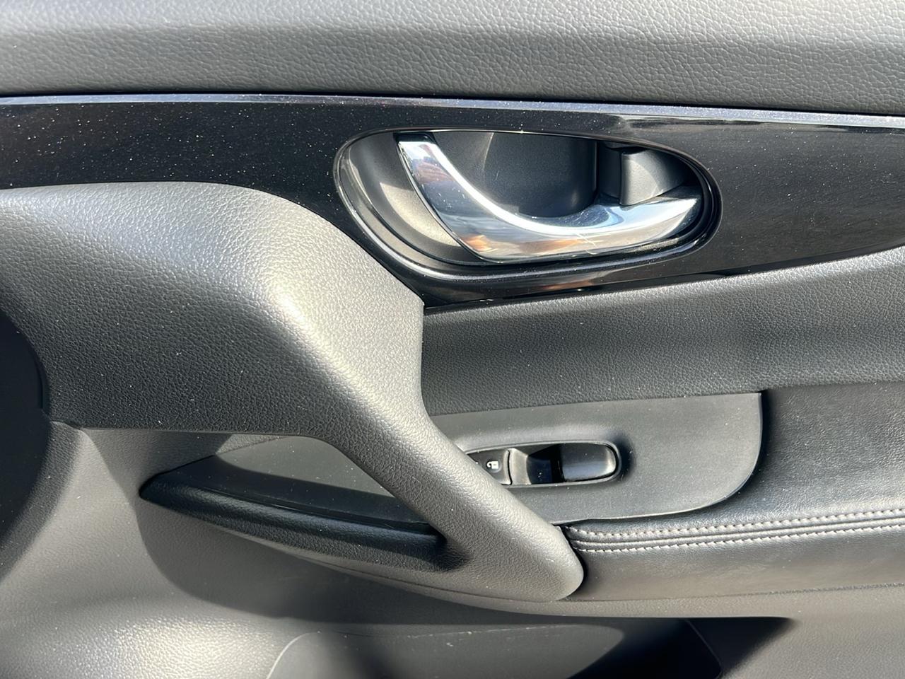 Nissan Rogue photo 11