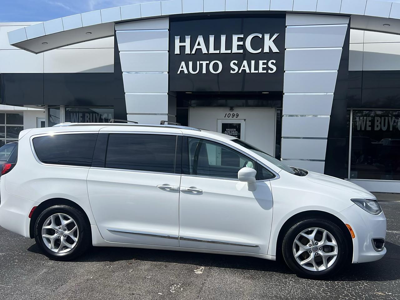 2017 Chrysler Pacifica Touring-L Plus FWD