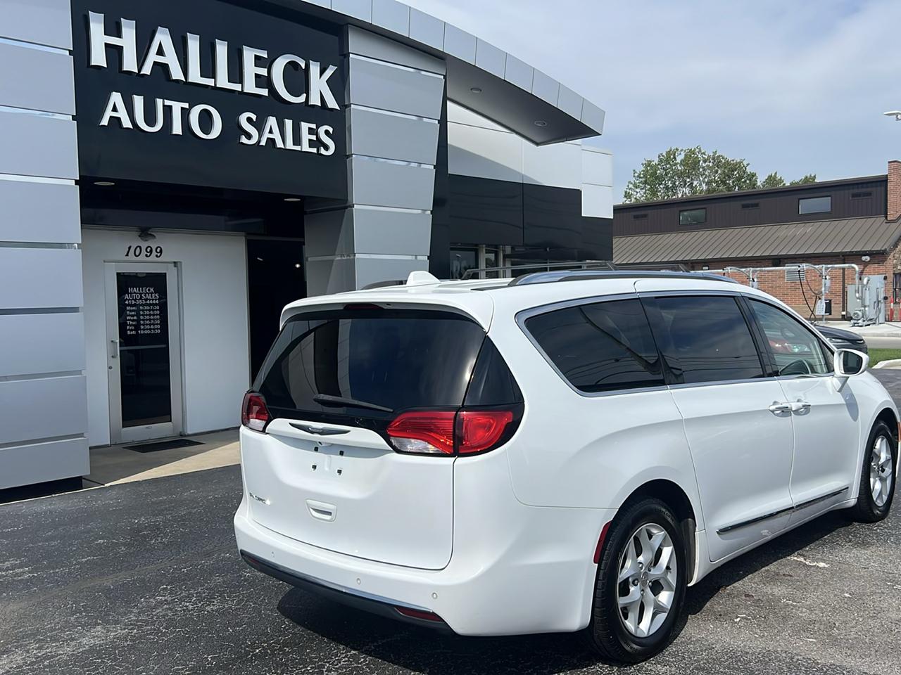Chrysler Pacifica Touring-L Plus FWD 2017