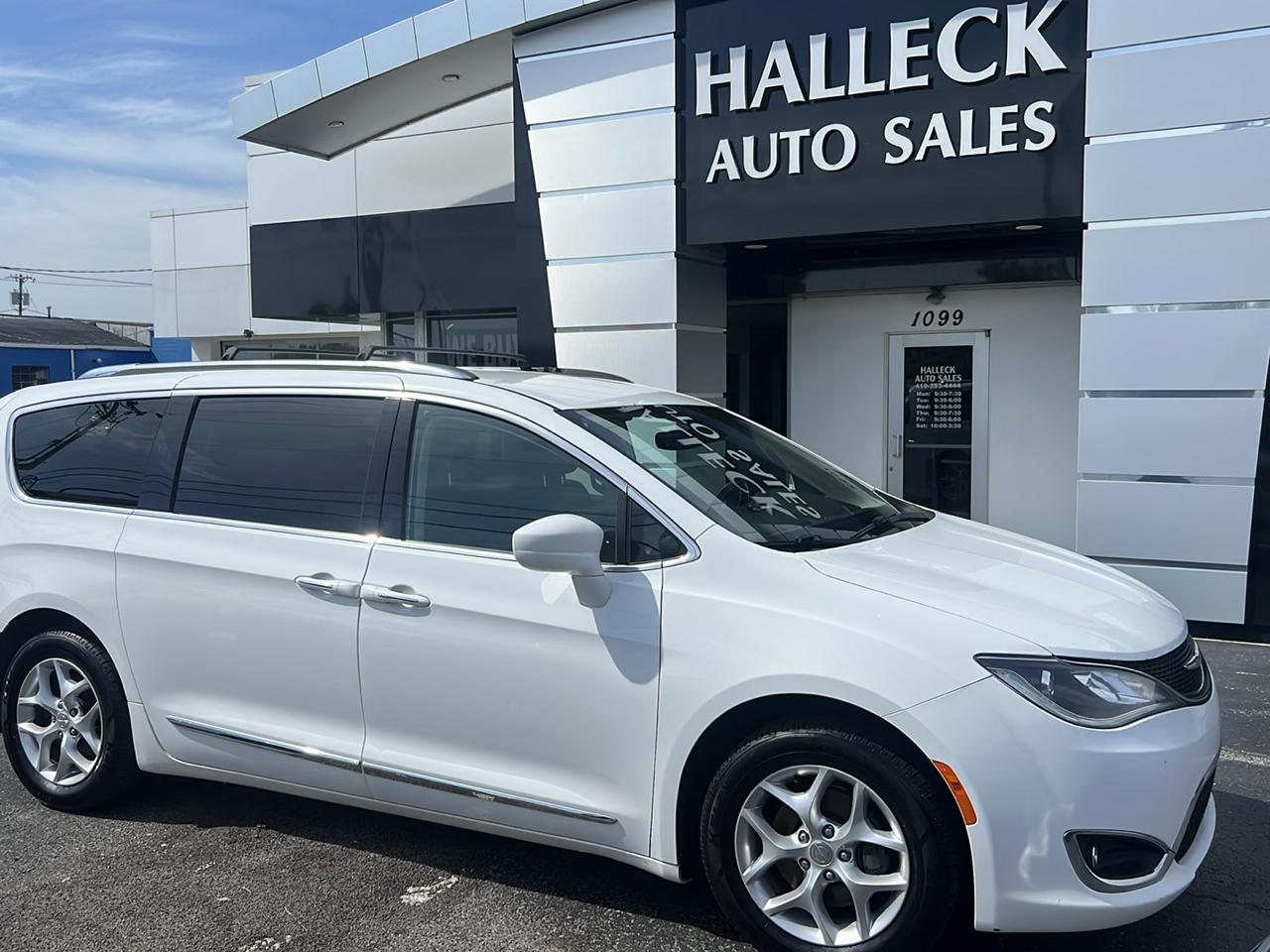 Chrysler Pacifica Touring-L Plus FWD 2017