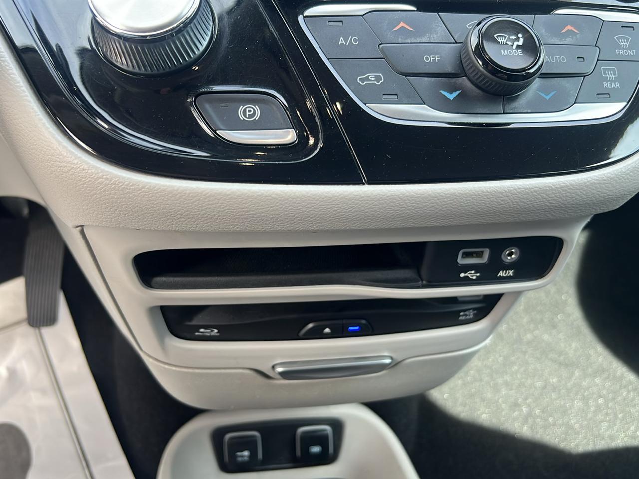 Chrysler Pacifica Touring-L Plus FWD 2017
