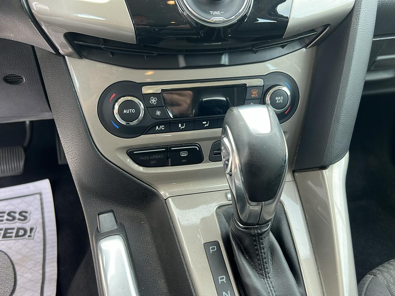 Ford Focus 5dr HB SEL 2012