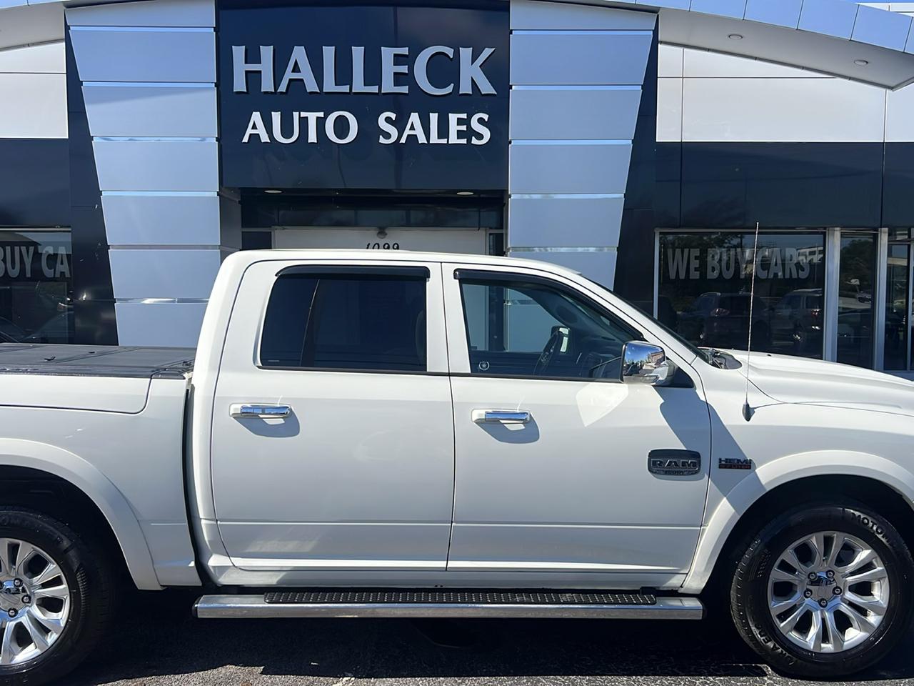RAM 1500 4WD Crew Cab 140.5" Longhorn 2016