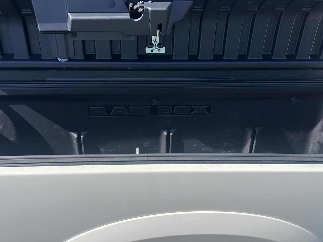 RAM 1500 4WD Crew Cab 140.5" Longhorn 2016