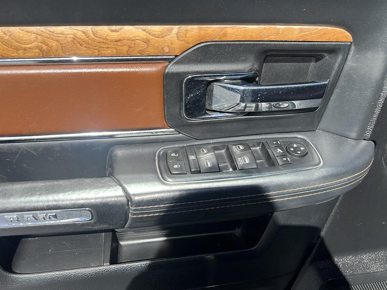 RAM 1500 4WD Crew Cab 140.5" Longhorn 2016