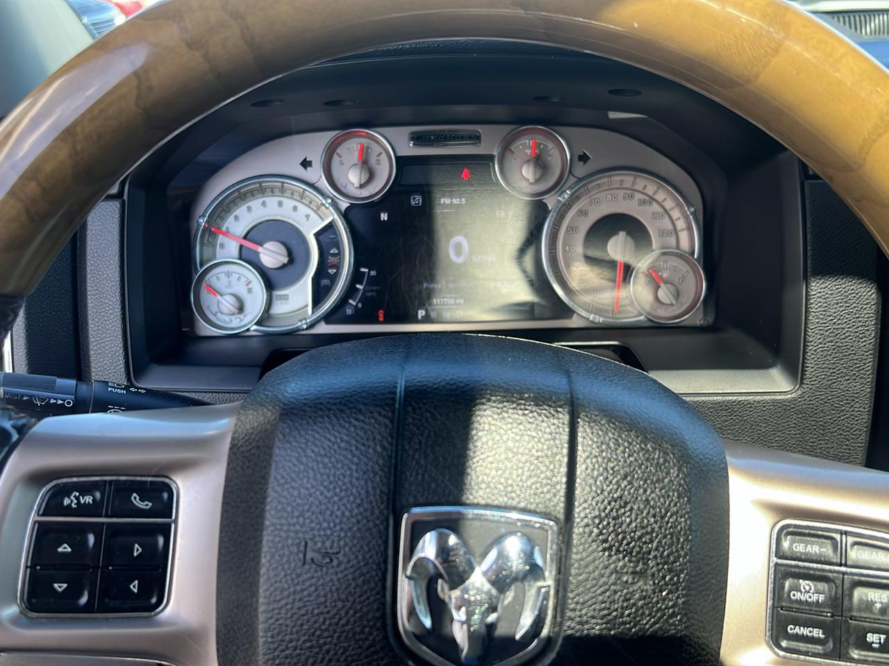 RAM 1500 4WD Crew Cab 140.5" Longhorn 2016