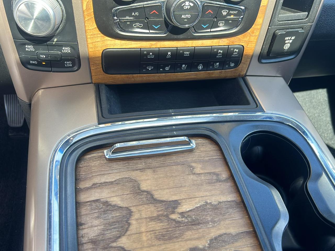 RAM 1500 4WD Crew Cab 140.5" Longhorn 2016