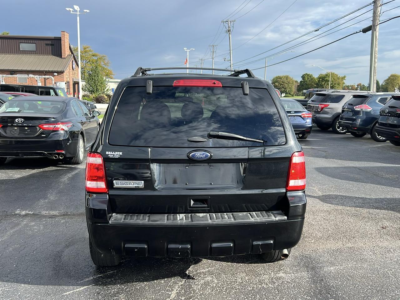 Ford Escape FWD 4dr XLT 2011