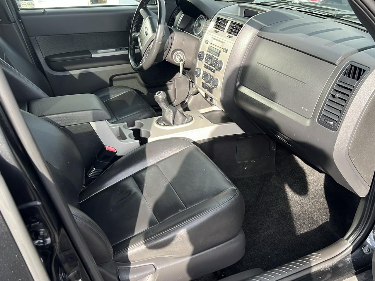 Ford Escape FWD 4dr XLT 2011