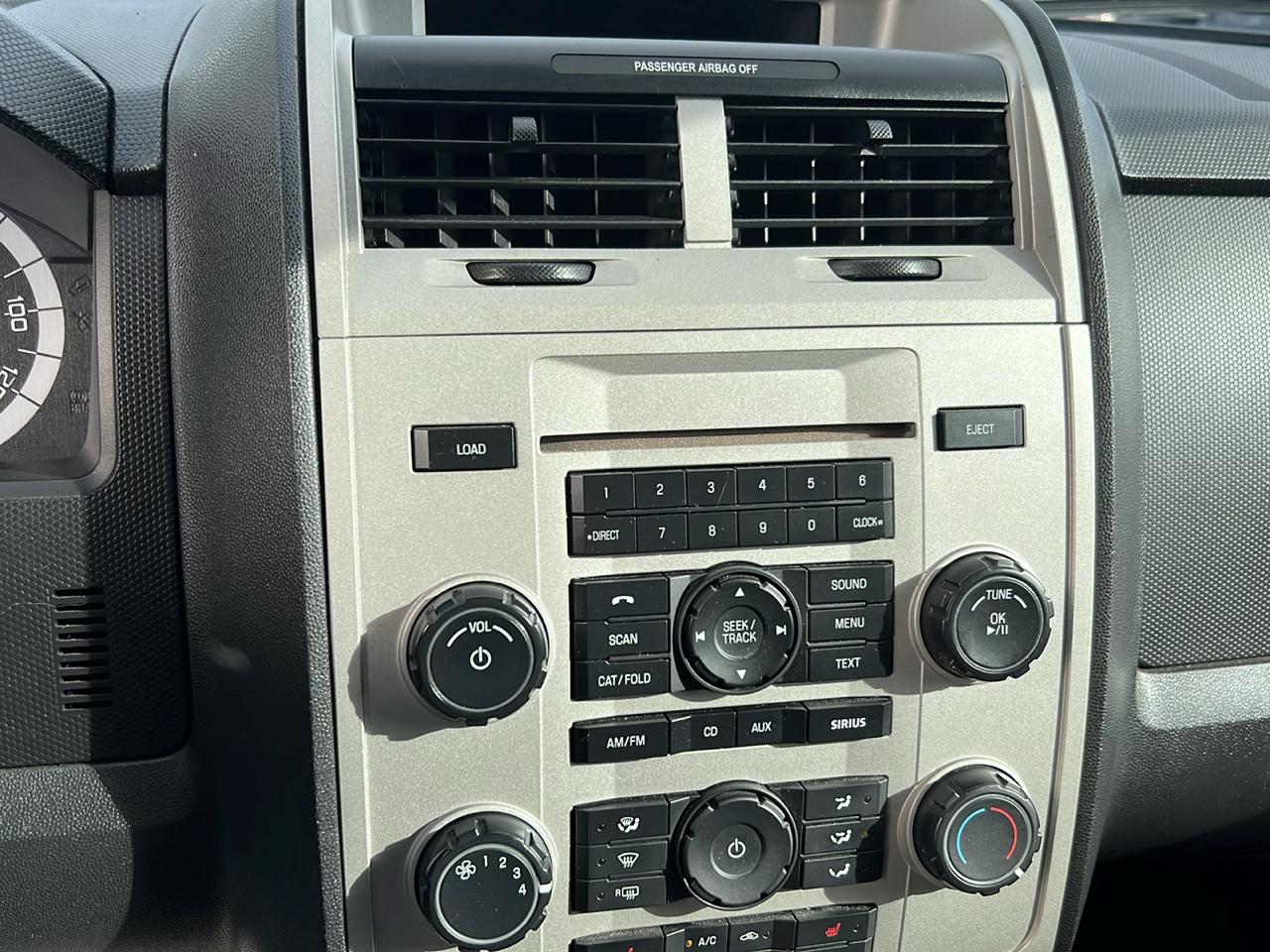 Ford Escape FWD 4dr XLT 2011