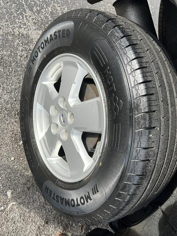 Ford Escape FWD 4dr XLT 2011