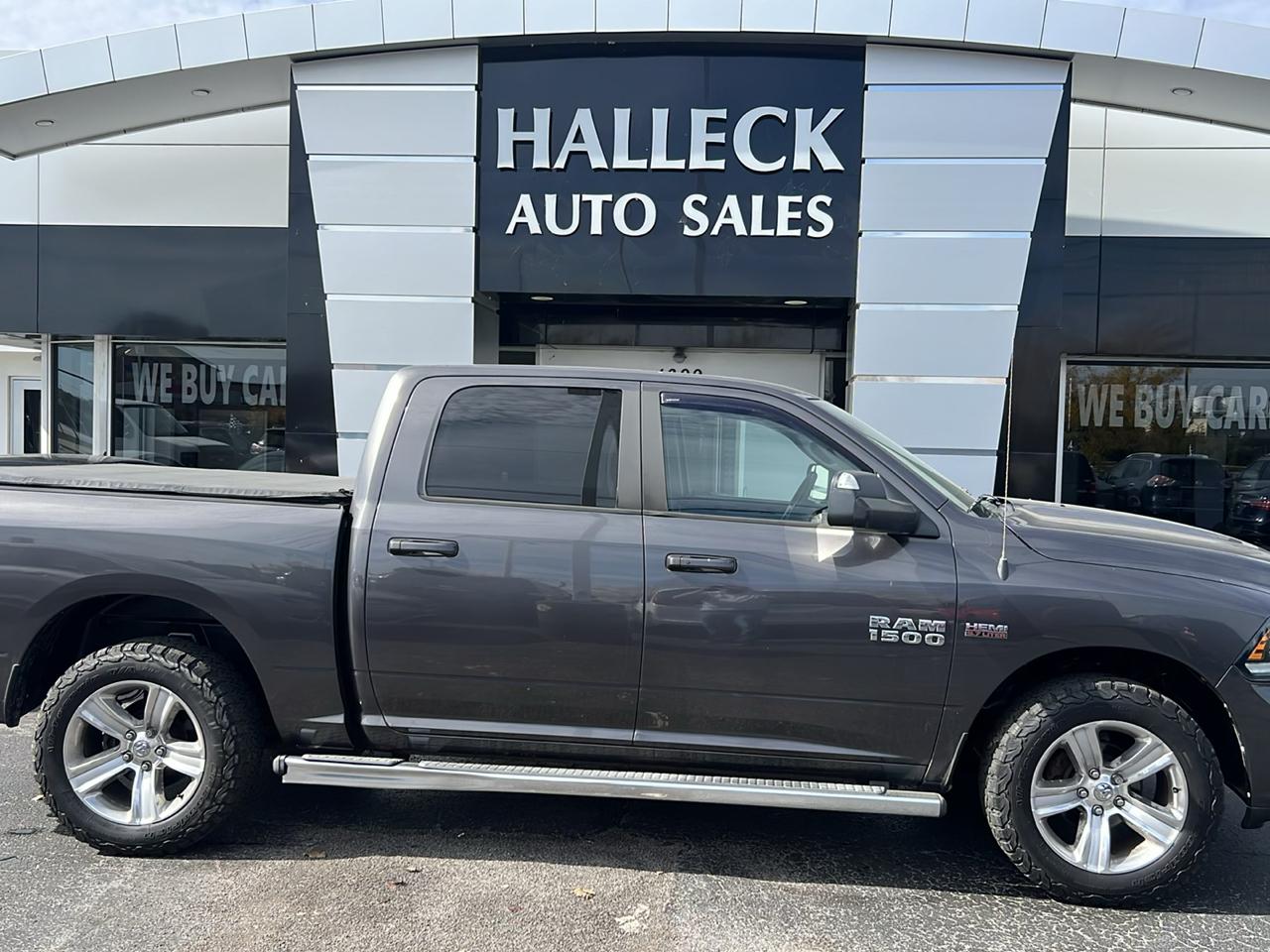 RAM 1500 4WD Crew Cab 140.5" Sport 2014