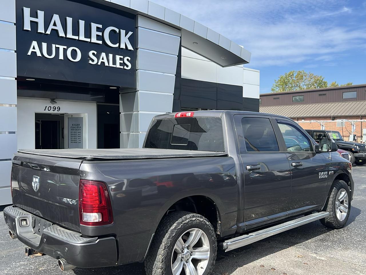 RAM 1500 4WD Crew Cab 140.5" Sport 2014