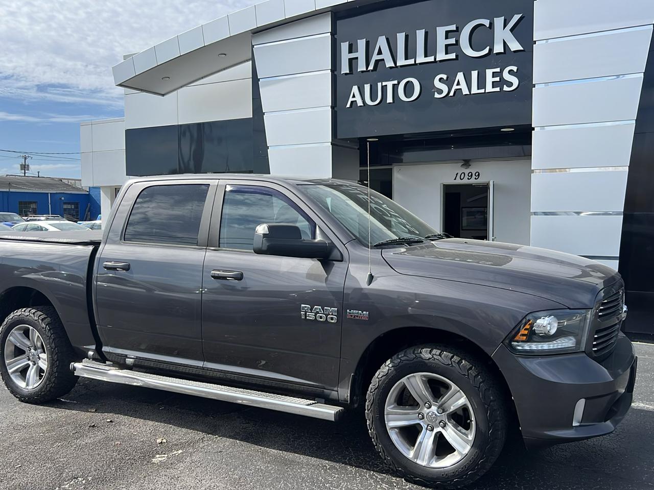 RAM 1500 4WD Crew Cab 140.5" Sport 2014