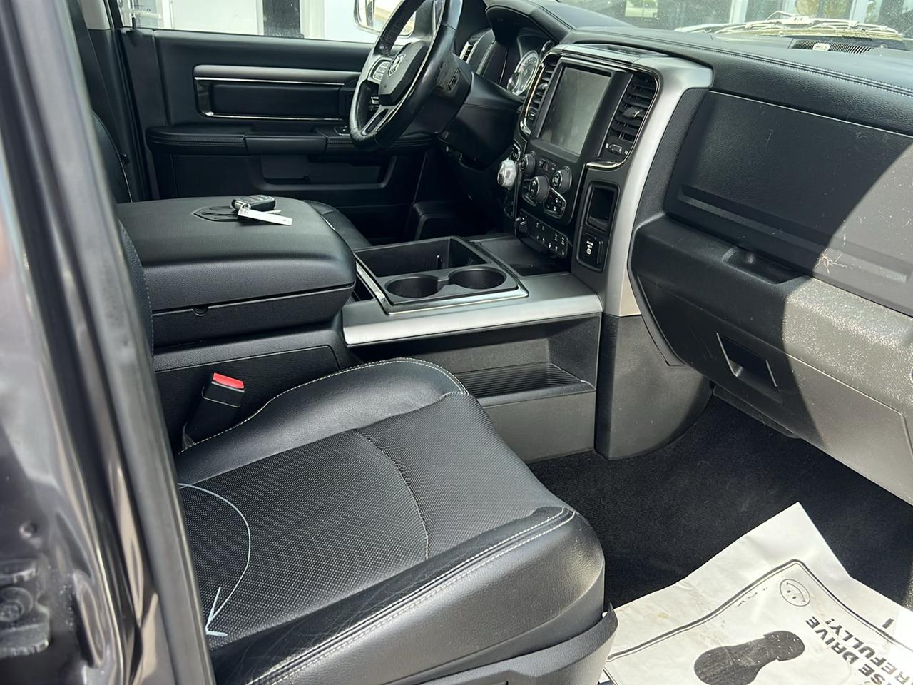 RAM 1500 4WD Crew Cab 140.5" Sport 2014