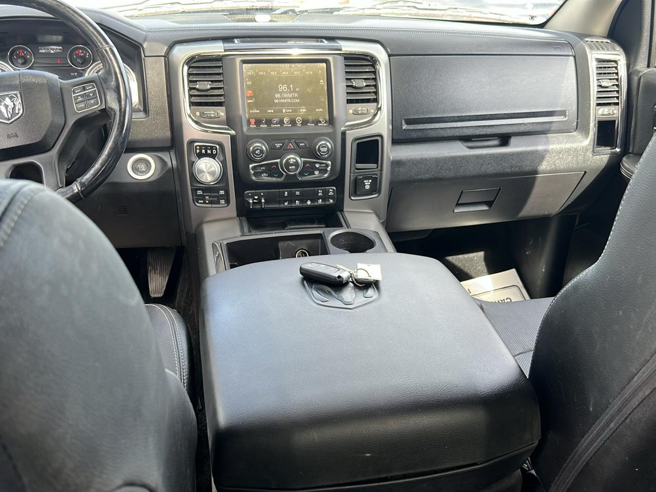 RAM 1500 4WD Crew Cab 140.5" Sport 2014