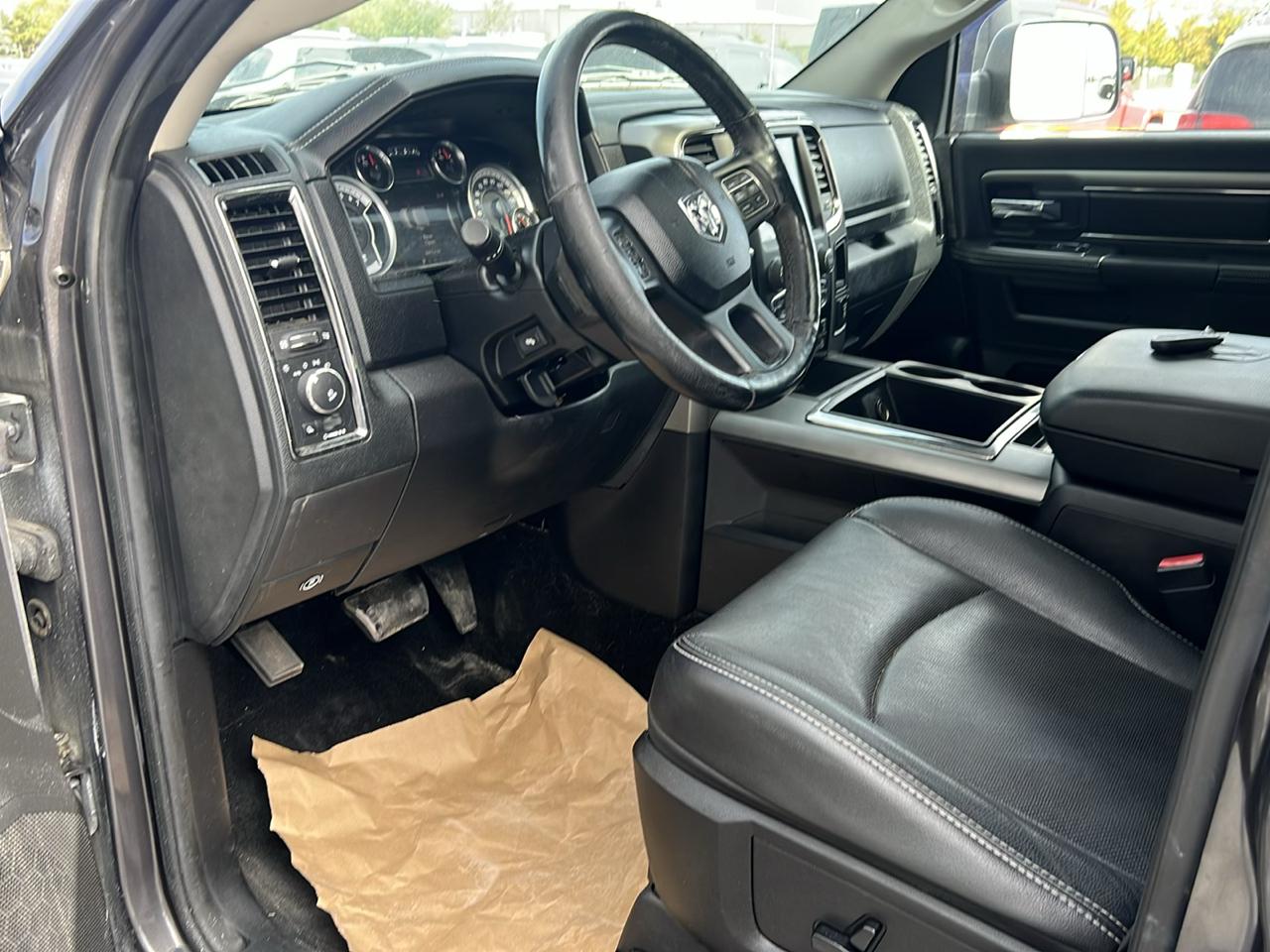 RAM 1500 4WD Crew Cab 140.5" Sport 2014