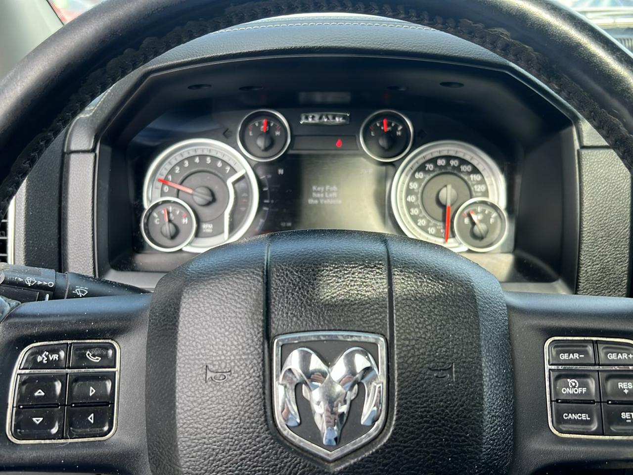 RAM 1500 4WD Crew Cab 140.5" Sport 2014