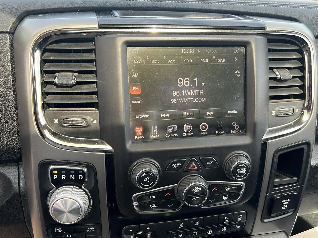 RAM 1500 4WD Crew Cab 140.5" Sport 2014