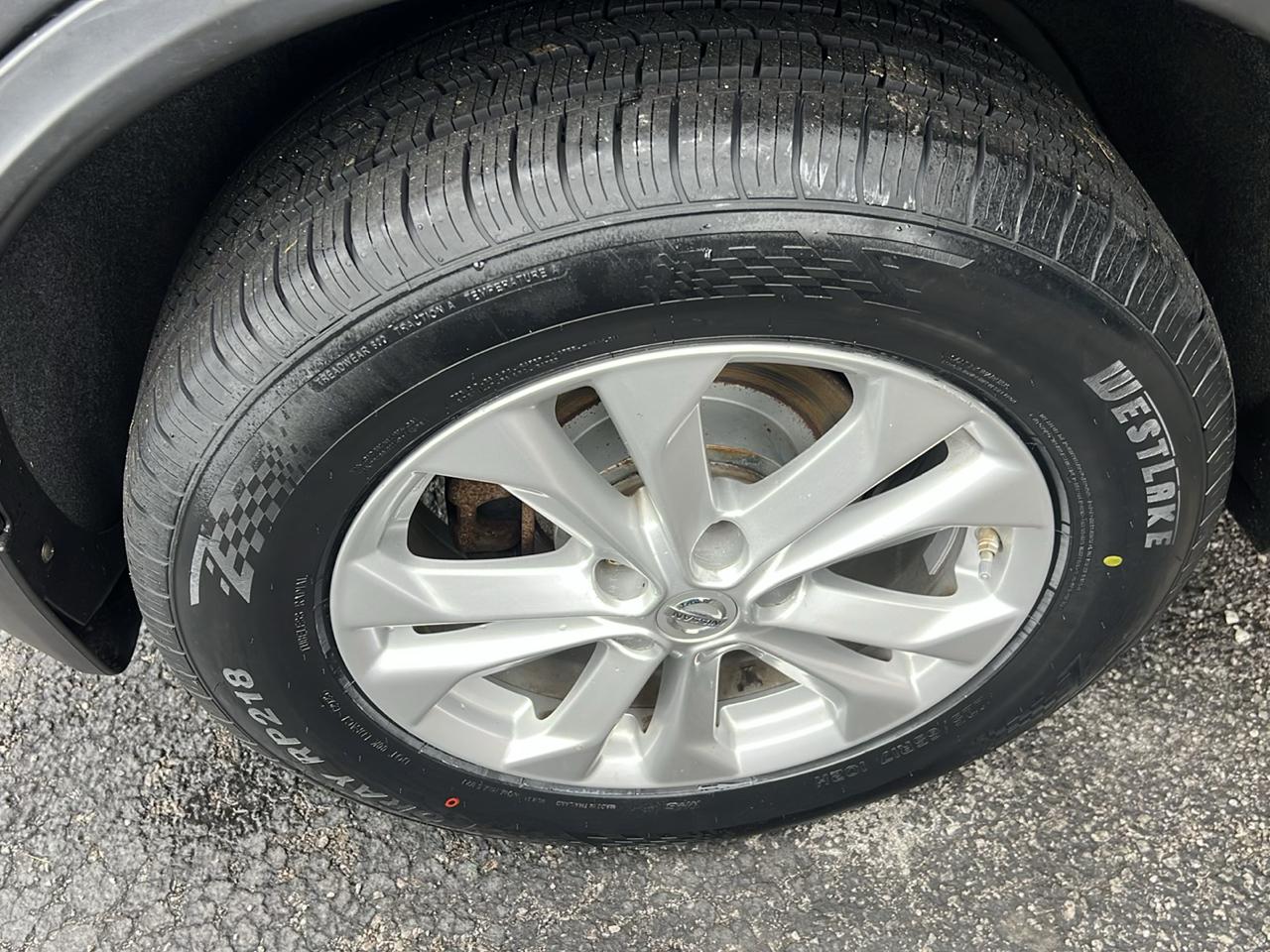 Nissan Rogue AWD 4dr SV 2016