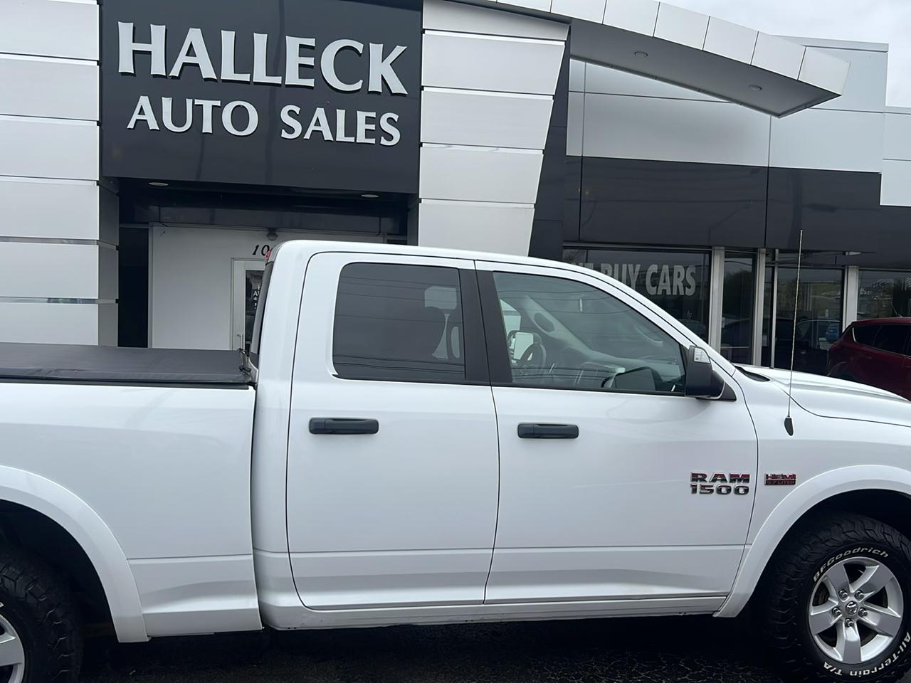 RAM 1500 4WD Quad Cab 140.5" Outdoorsman 2015