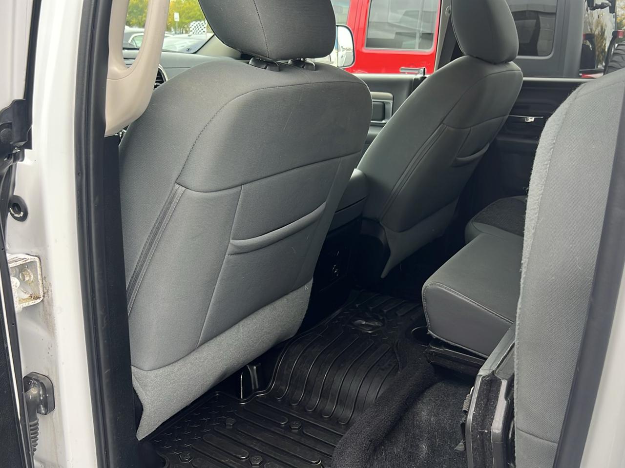 RAM 1500 4WD Quad Cab 140.5" Outdoorsman 2015