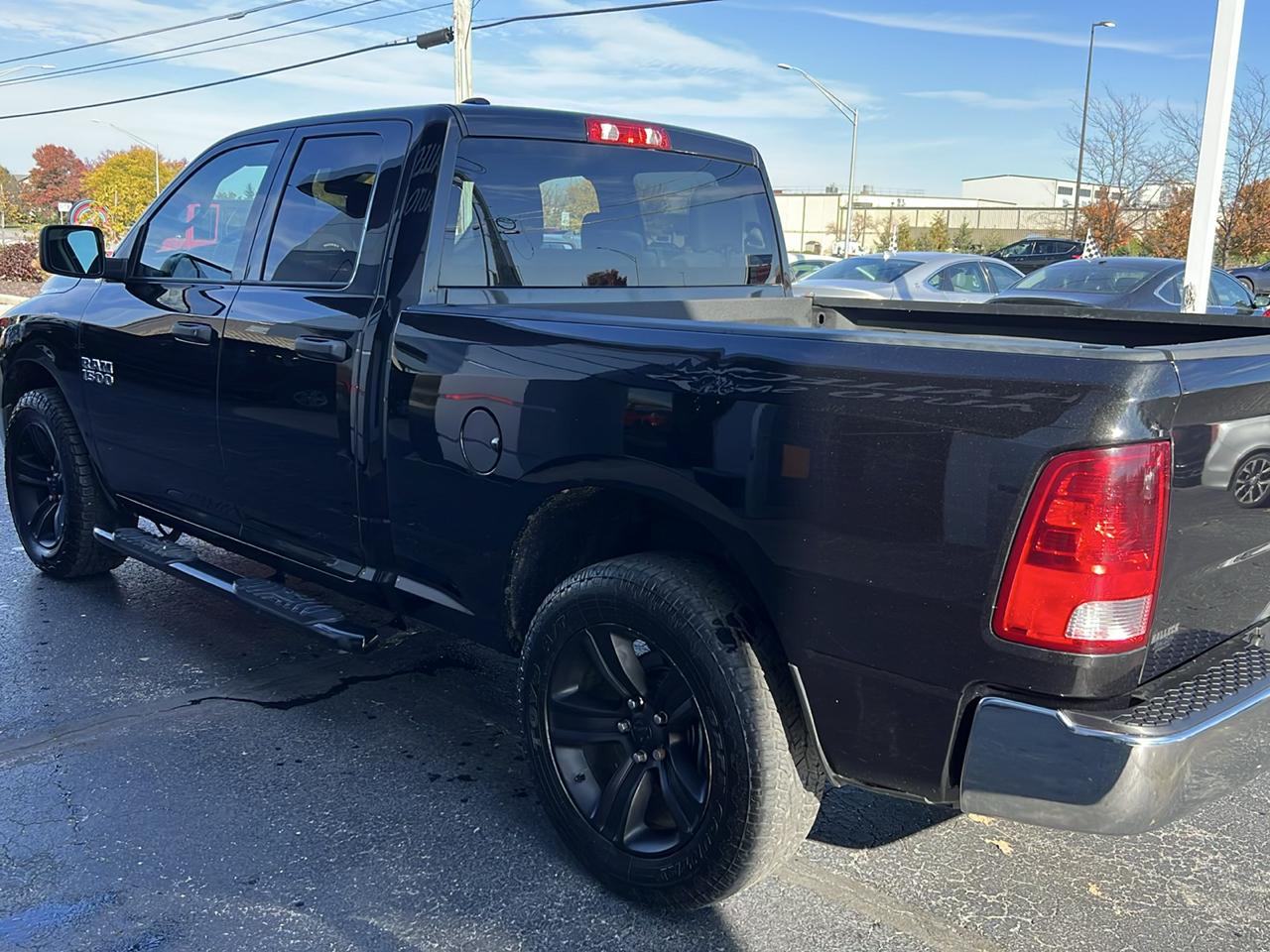 RAM 1500 4WD Quad Cab 140.5" ST 2017