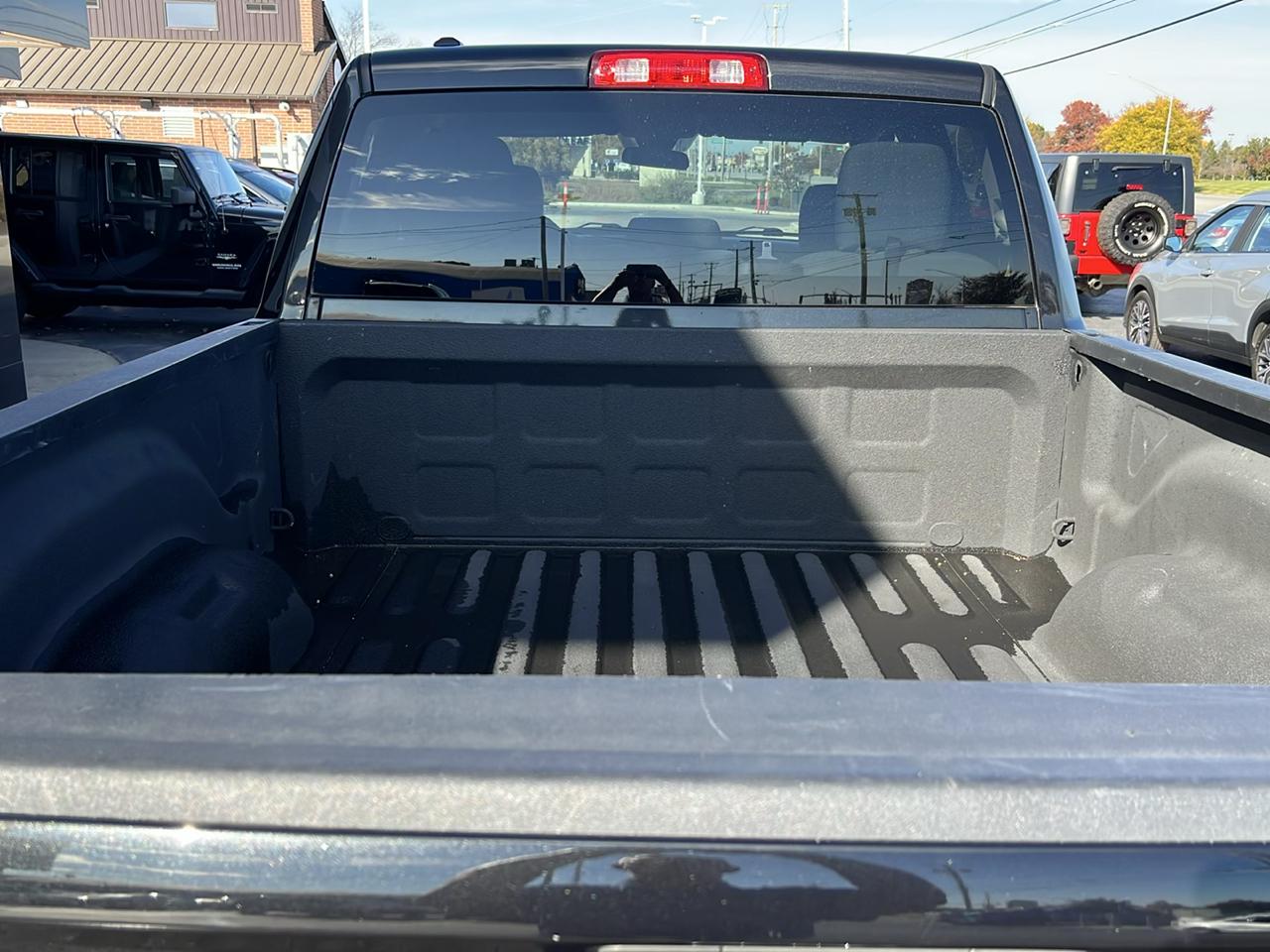 RAM 1500 4WD Quad Cab 140.5" ST 2017